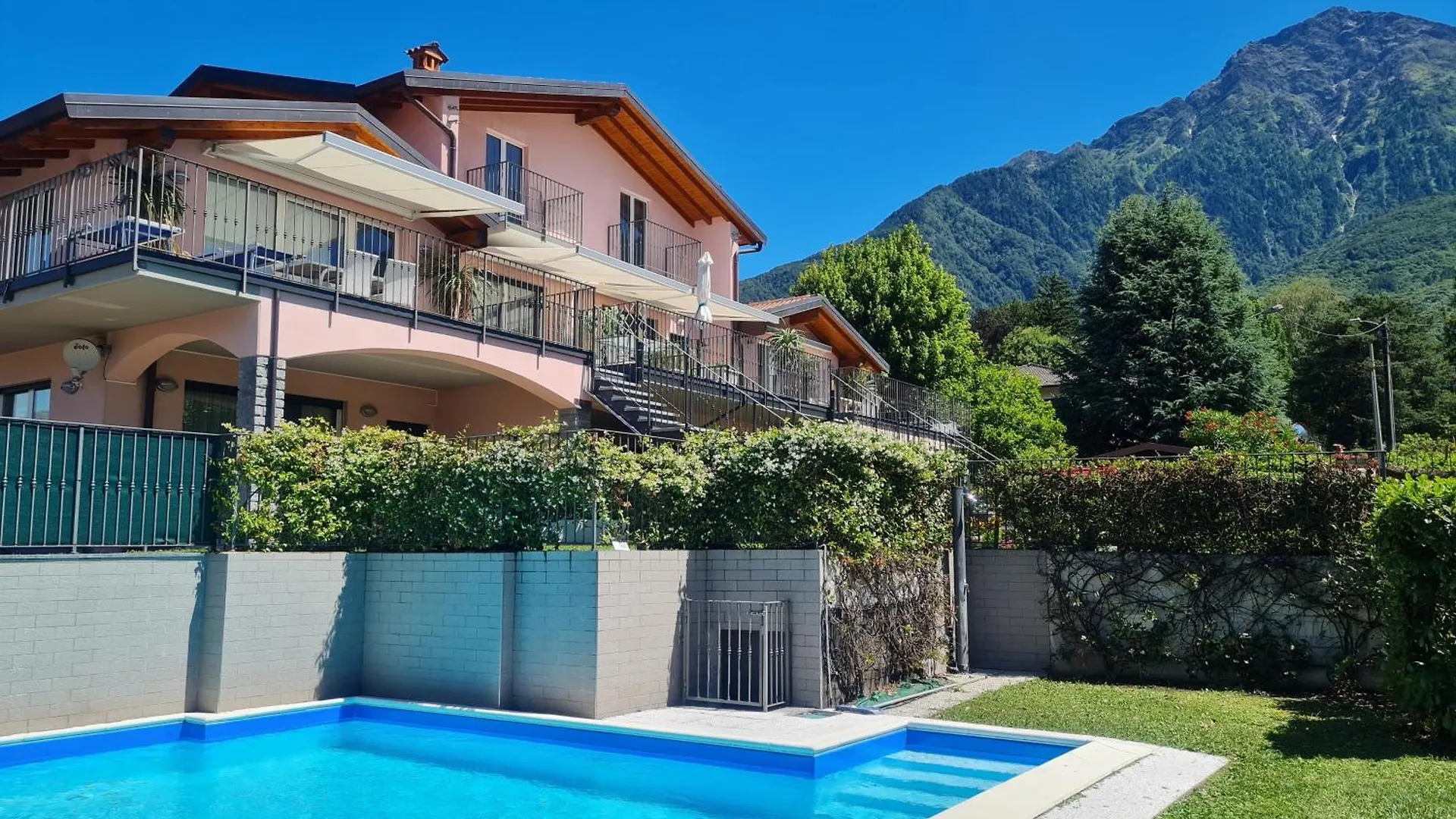 Riva Del Lario Home Colico 0*,