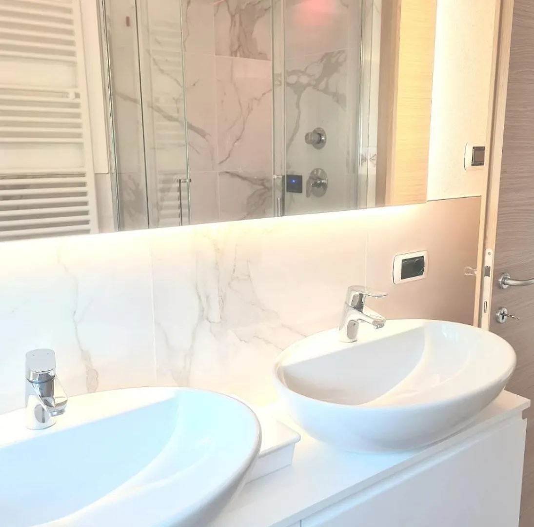 Riva Del Lario Home Colico 0*,